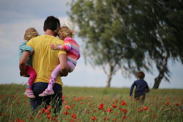 Cum să creezi povești de adormit amuzante pentru întreaga familie 